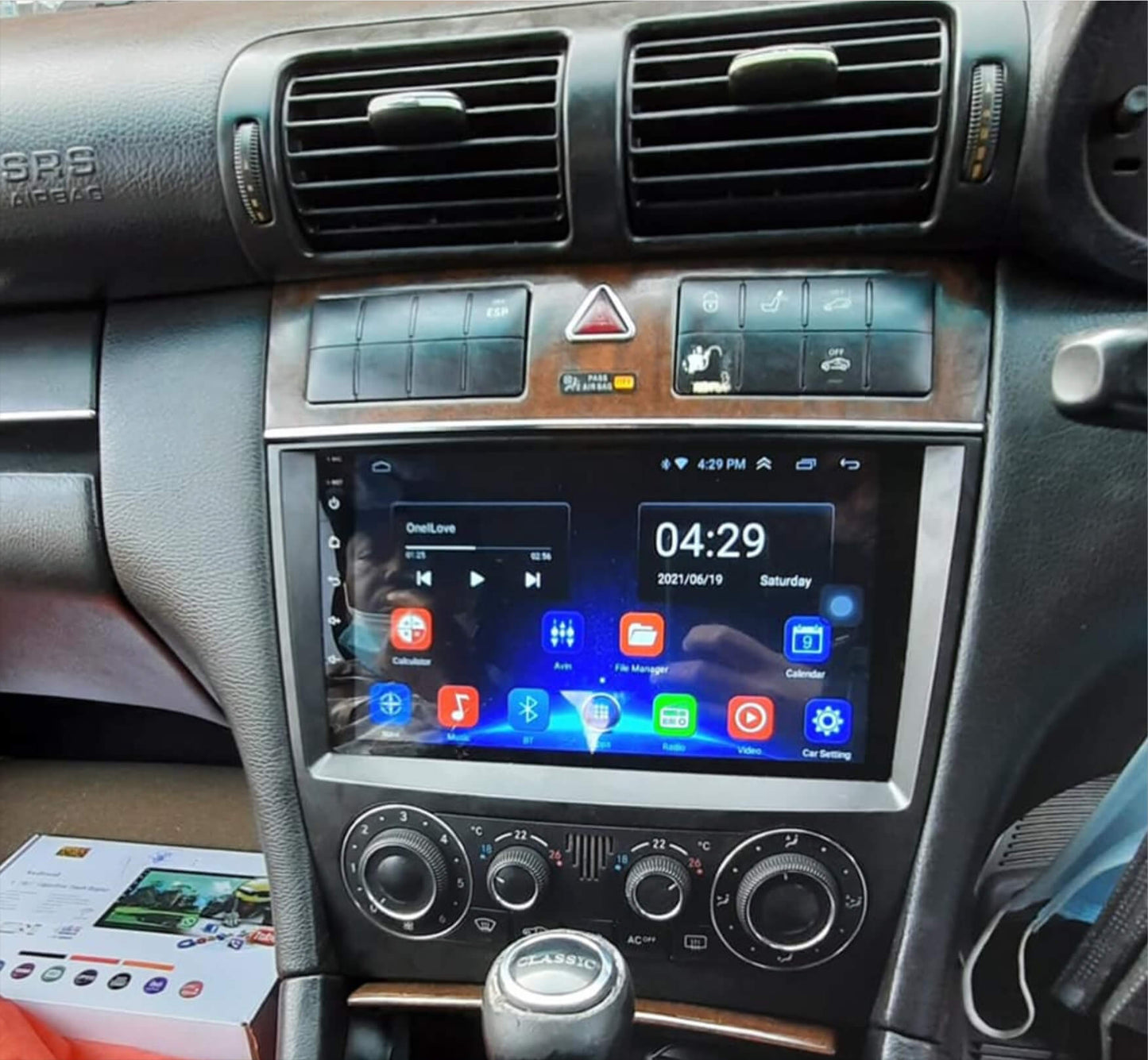 Mercedes Benz C-Class W203 9 inch touchscreen aftermarket screen upgrade Car stereo wireless Carplay and wireless android auto 2004-2006