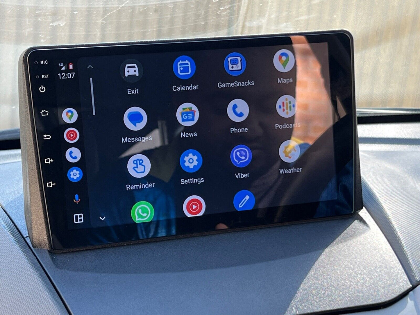 Wireless Apple CarPlay Android auto Ford Fiesta 08-12 Stereo GPS Radio Camera, Ford Fiesta 08-12 head unit replacement for Ford Fiesta 08-12, Ford Fiesta 08-12 head unit upgrade, for Ford Fiesta 08-12 stereo upgrade suit both manual and digital air condition control, provides installation. Upgrade to the lastest Wireless Apple CarPlay Android Auto