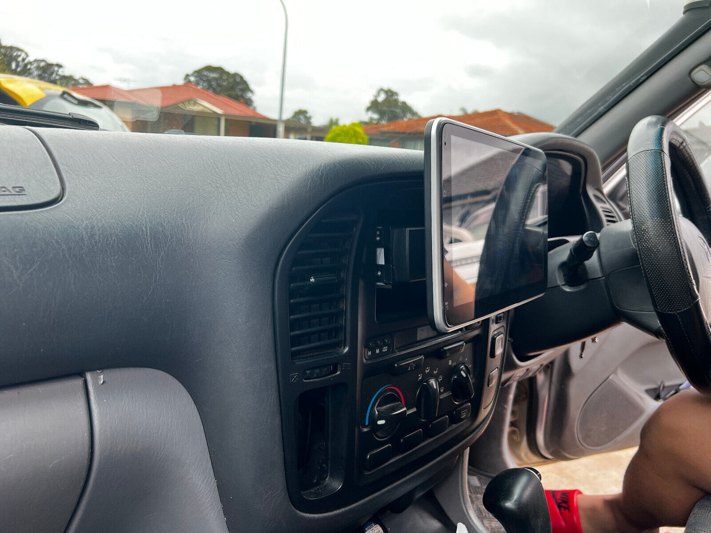 Toyota Landcruiser 99-06 GPS Bluetooth USB GPS Navigation reverse camera, Toyota Landcruiser 99-06 head unit upgrade for Toyota Landcruiser 99-06 head unit replacement for Toyota Landcruiser 99-06 upgrade, Toyota Landcruiser 99-06 stereo upgrade suit both manual and digital air condition control, provides installation. Upgrade to the Latest Wireless Apple Carplay Android Auto