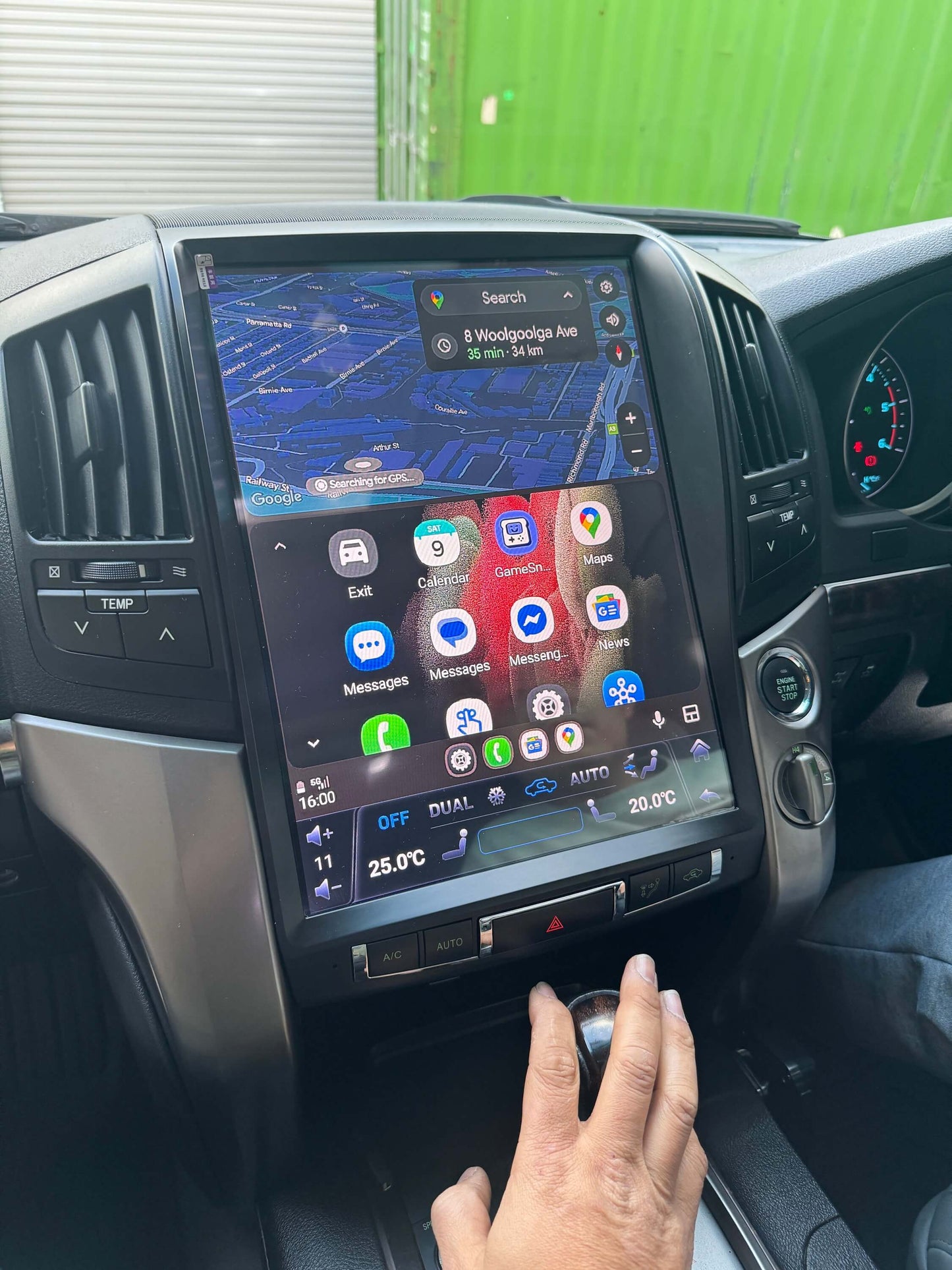 Toyota Landcruiser Sahara 07-15 LC200 15.6" Vertical Screen GPS Wireless Apple CarPlay Android Auto Stereo