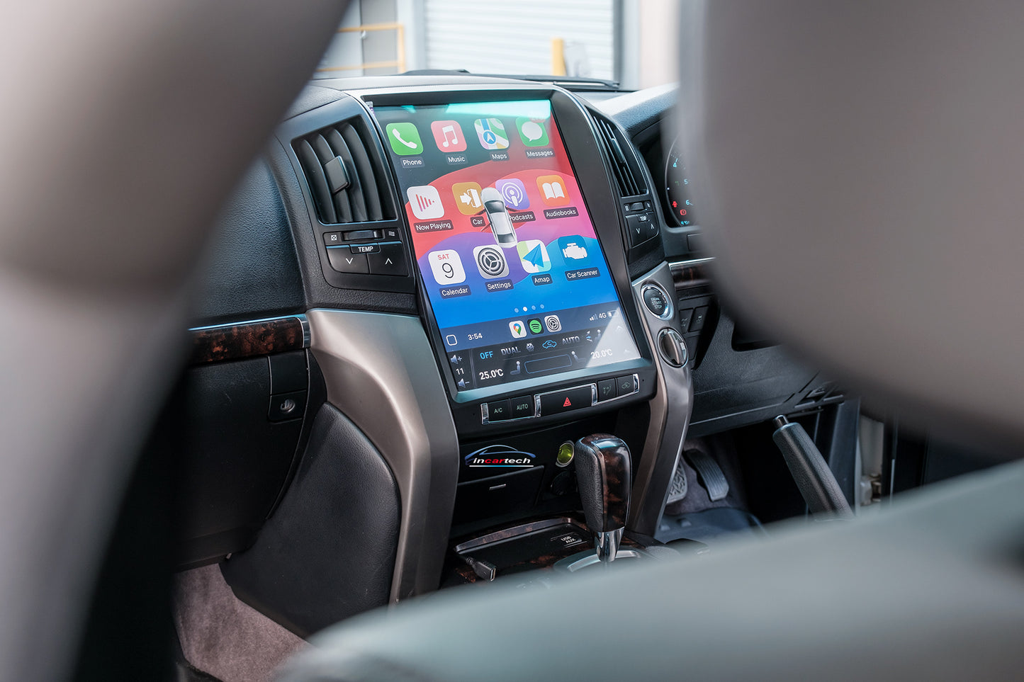 Toyota Landcruiser Sahara 07-15 LC200 15.6" Vertical Screen GPS Wireless Apple CarPlay Android Auto Stereo
