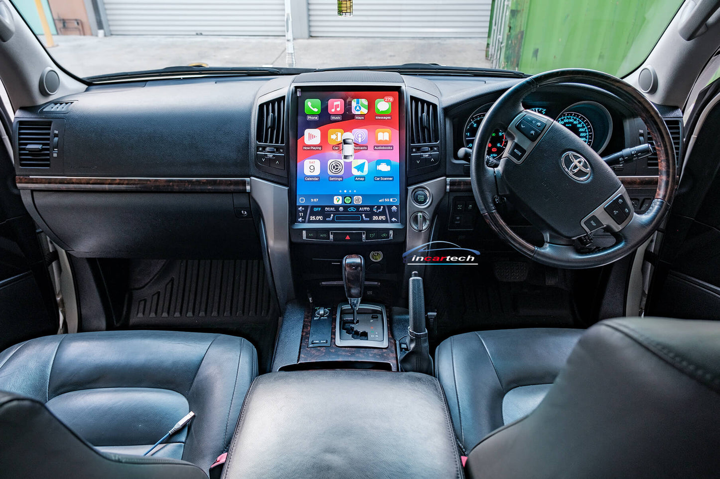 Toyota Landcruiser Sahara 07-15 LC200 15.6" Vertical Screen GPS Wireless Apple CarPlay Android Auto Stereo