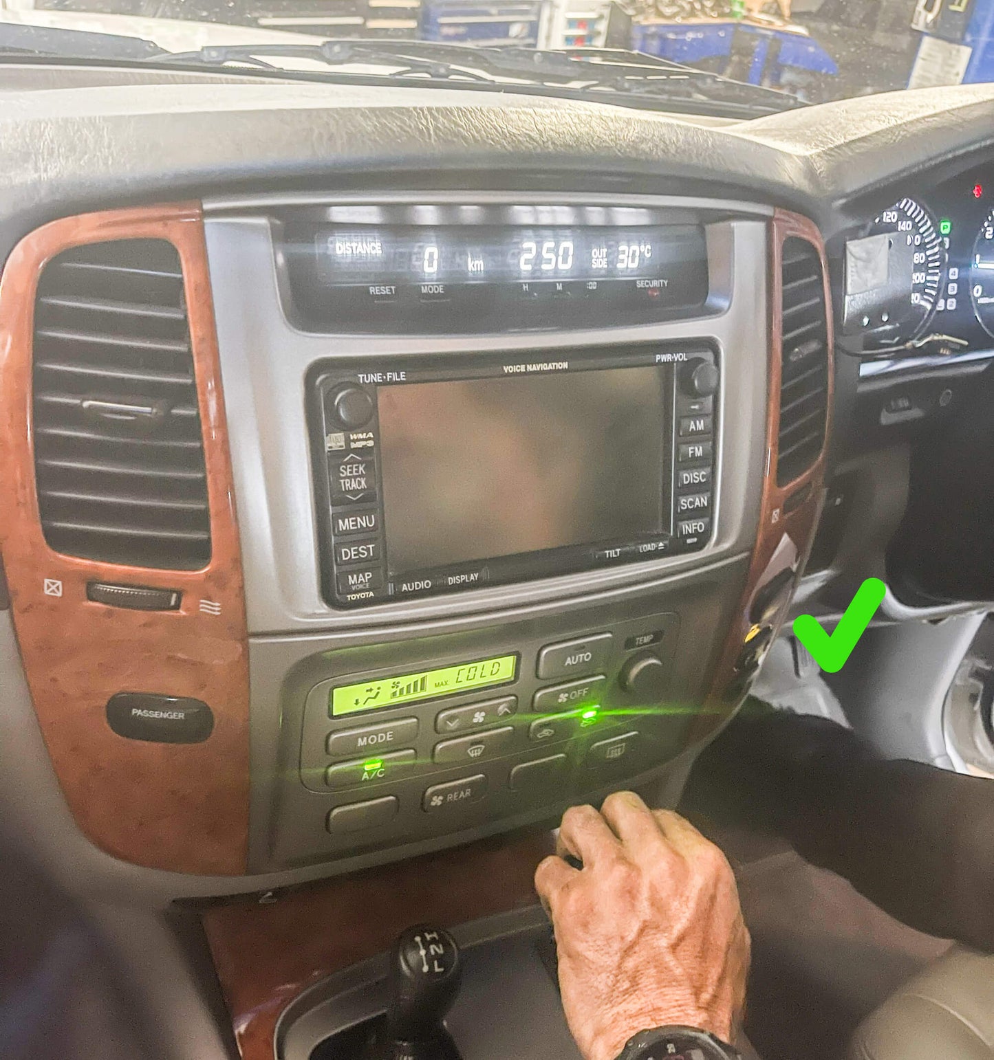 Toyota Landcruiser 99-06 100 Series LC100 105 GPS Wireless Apple CarPlay Android Auto Stereo Radio