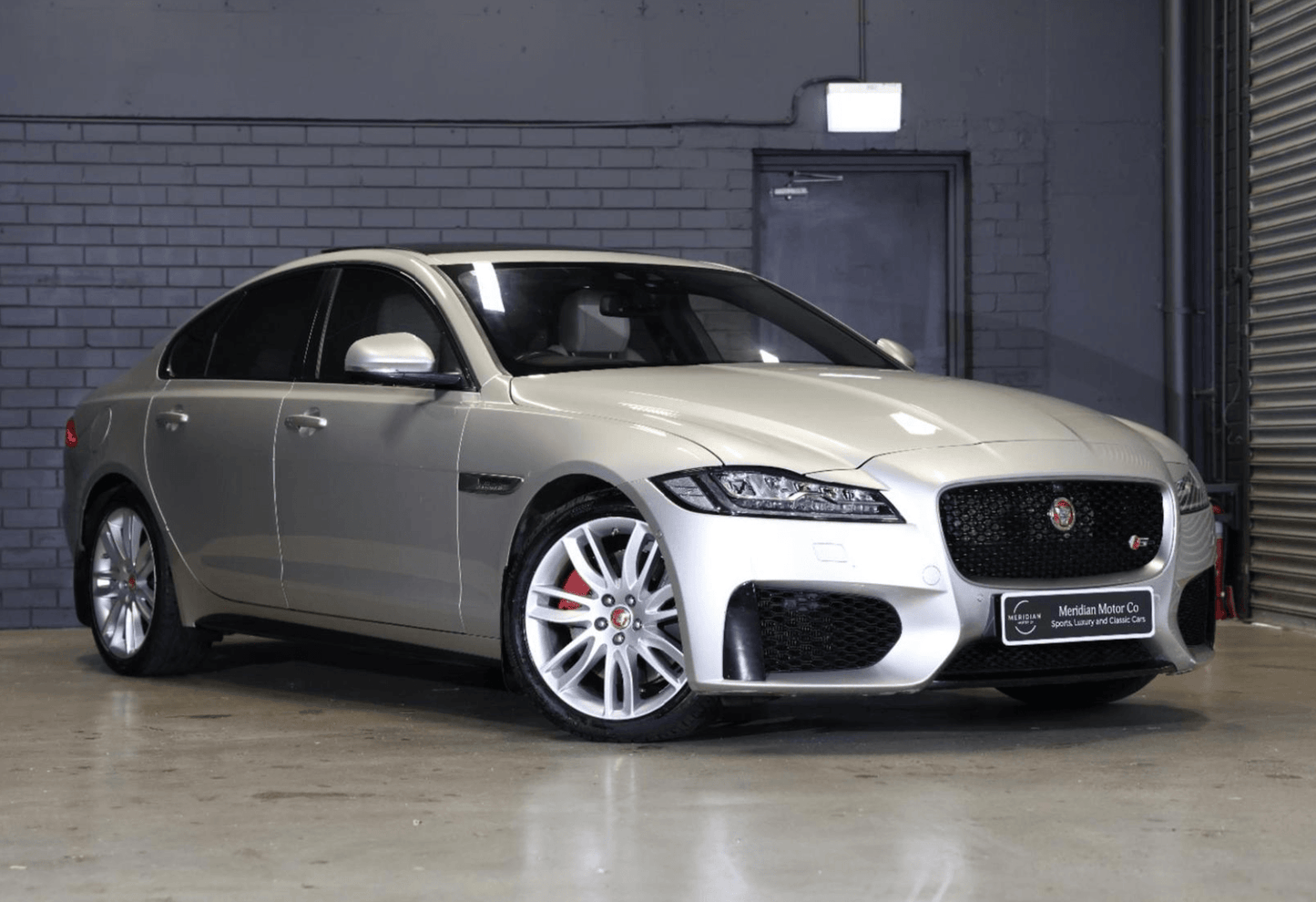 Jaguar XF 2015-2019 Add Wireless CarPlay & Android Auto Interface Module