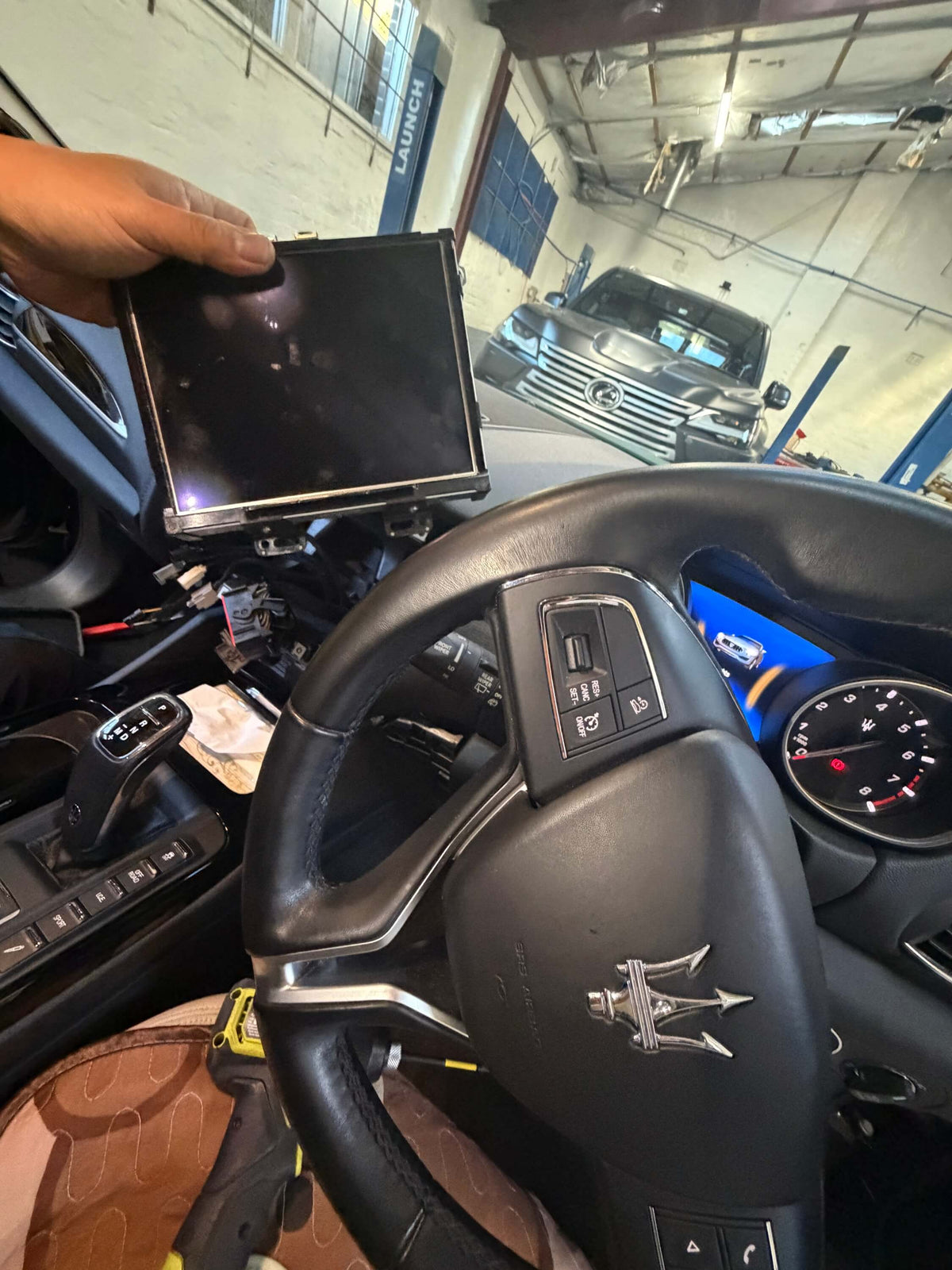 Maserati Levante Wireless Apple CarPlay Android Auto Headunit Radio upgrade