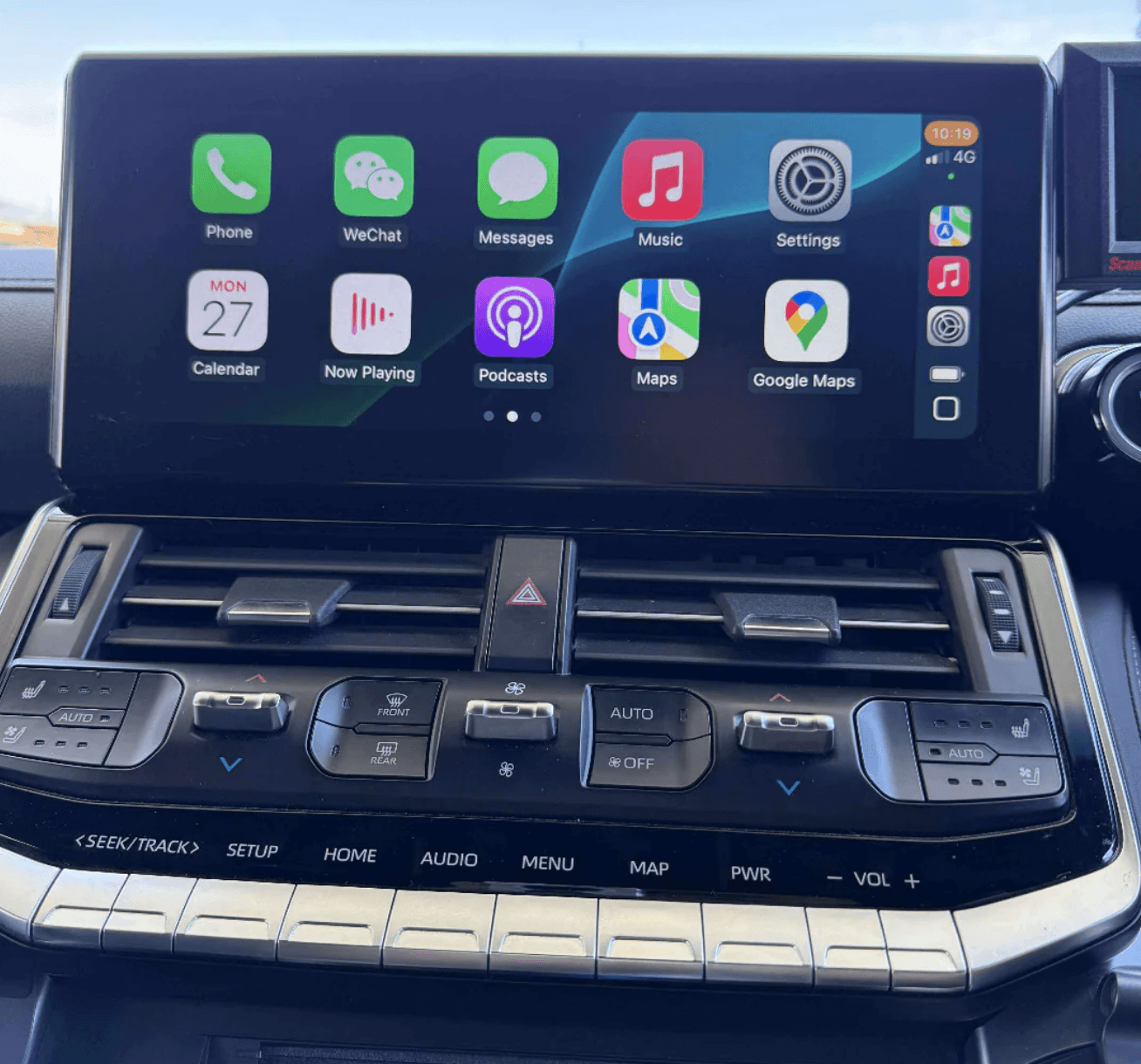 Toyota Land Cruiser 300 (2021 - 2024) Full Screen Wireless & Wired Apple CarPlay & Android Auto Integration 