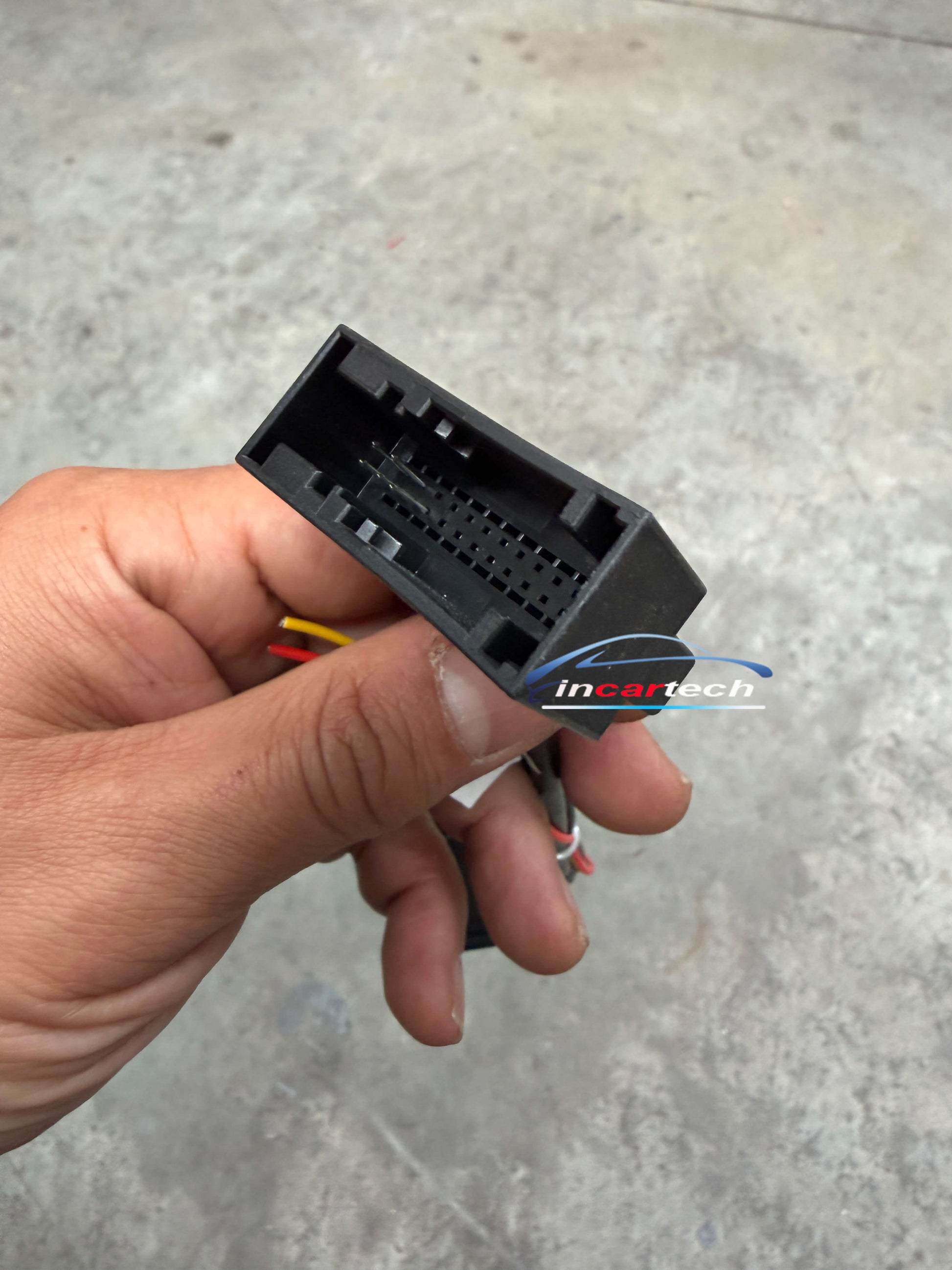 Volkswagen VW reverse camera adaptor 26 pins