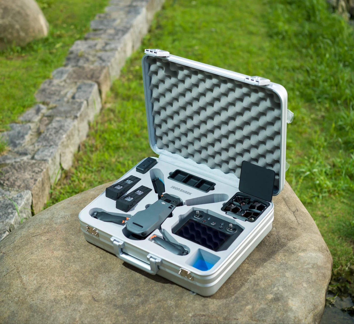instant fly hard case for DJI Mavic 3 / Mavic 3 pro, DJI Mavic 3 hard case, Mavic 3 Pro protective case, Mavic 3 caring case, DJI Mavic 3 storage case